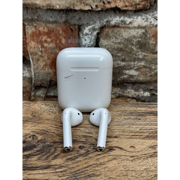 Apple AirPods A19-38 White with Case In Ear Headphones - Picture 1 of 6